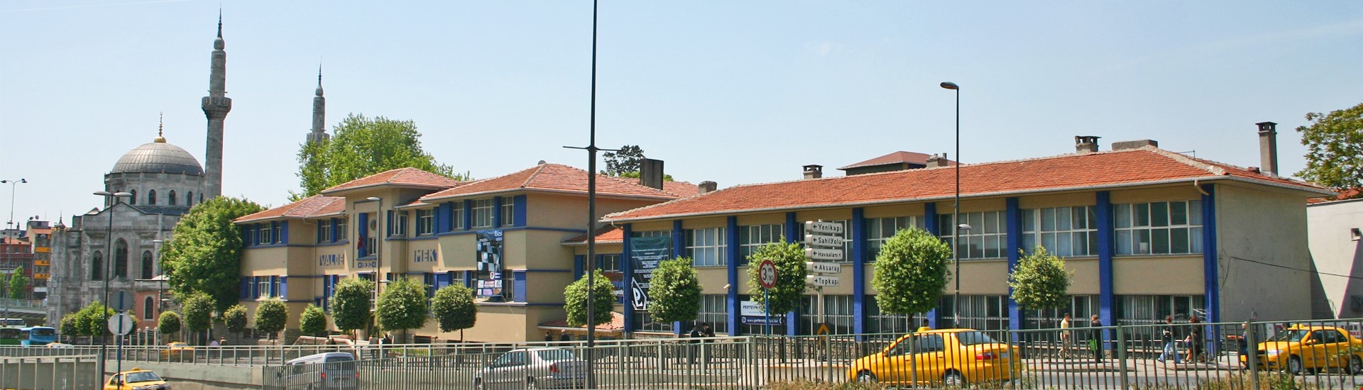 Pertevniyal Lisesi tarihi binası